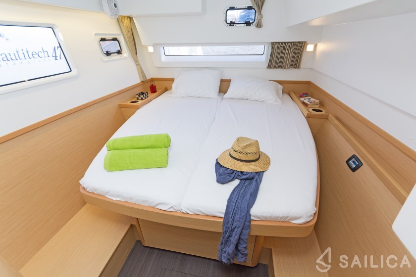 Lagoon 42 - Yacht Charter Sailica