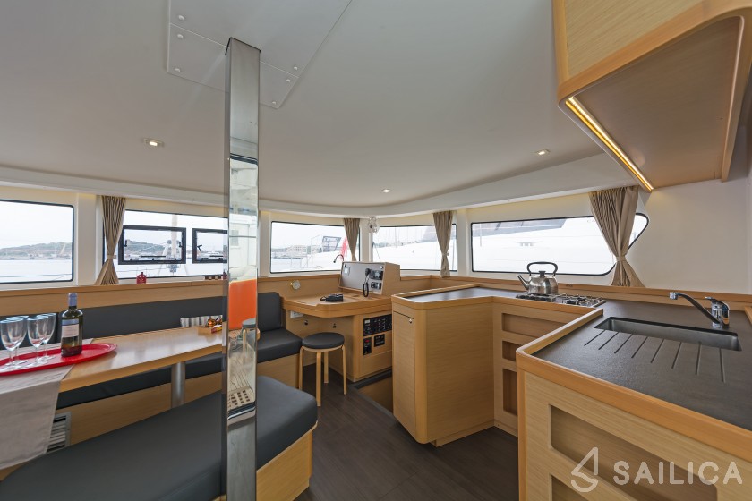 Lagoon 42 - Yacht Charter Sailica