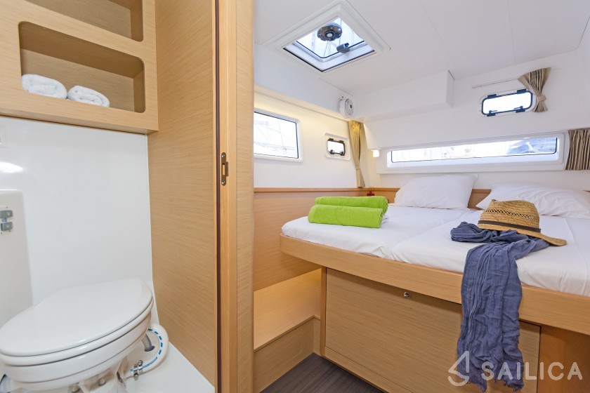 Lagoon 42 - Yacht Charter Sailica