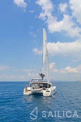 Lagoon 42 - Yacht Charter Sailica