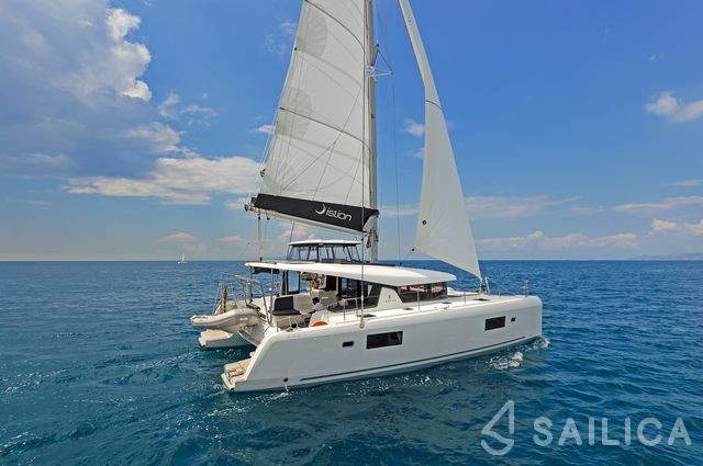 Lagoon 42 - Yacht Charter Sailica