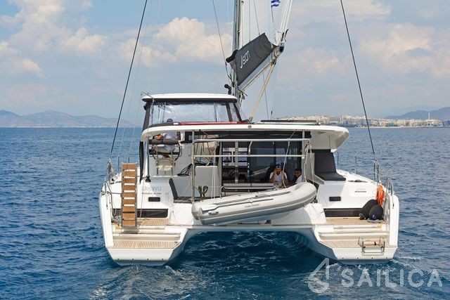 Lagoon 42 - Yacht Charter Sailica