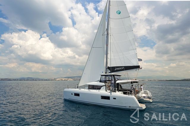 Lagoon 42 - Yacht Charter Sailica