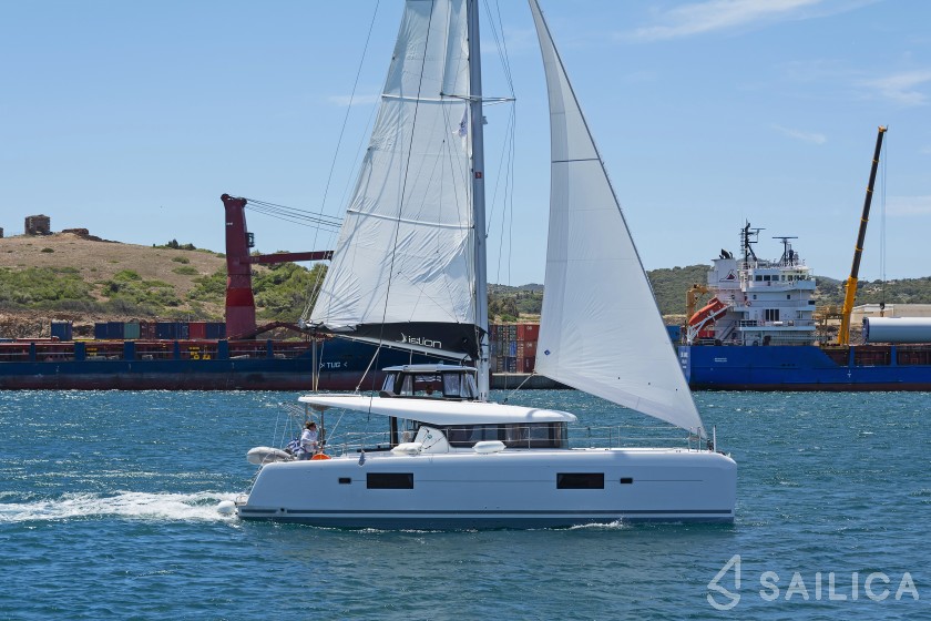 Lagoon 42 - Yacht Charter Sailica