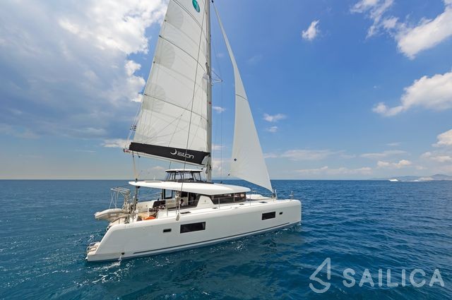 Lagoon 42 - Yacht Charter Sailica