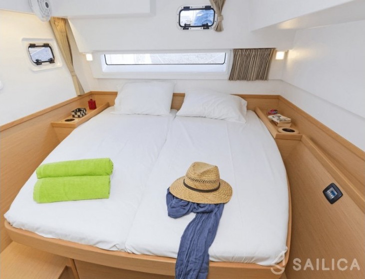 Lagoon 42 - Yacht Charter Sailica
