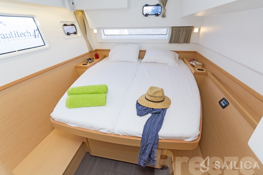 Lagoon 42 - Yacht Charter Sailica