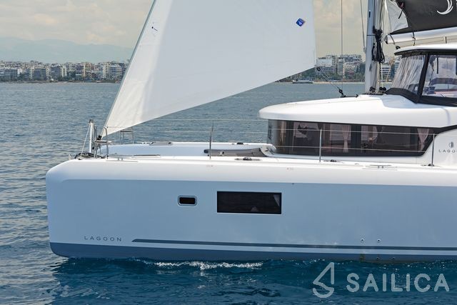 Lagoon 42 - Yacht Charter Sailica