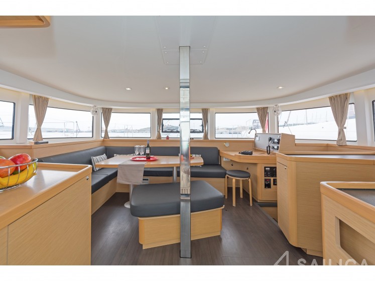 Lagoon 42 - Yacht Charter Sailica