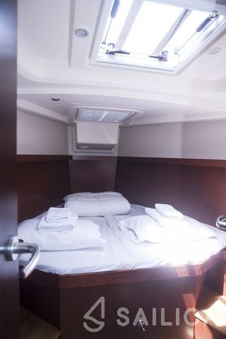 Hanse 415 - Yacht Charter Sailica
