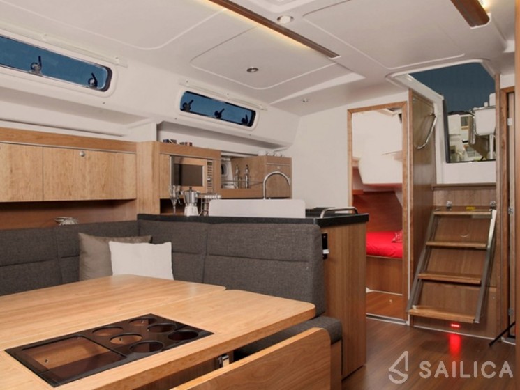 Hanse 415 - Yacht Charter Sailica