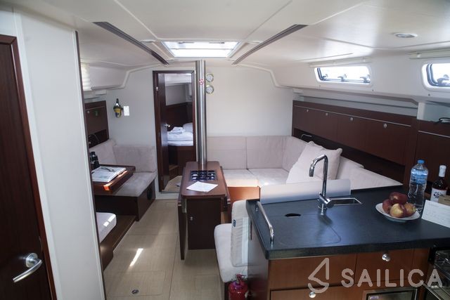 Hanse 415 - Yacht Charter Sailica