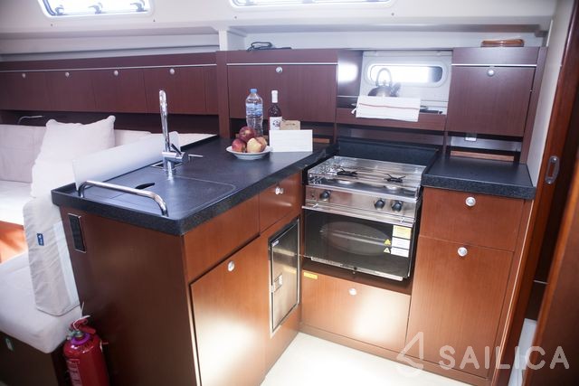 Hanse 415 - Yacht Charter Sailica