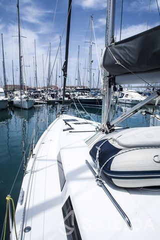 Hanse 415 - Yacht Charter Sailica