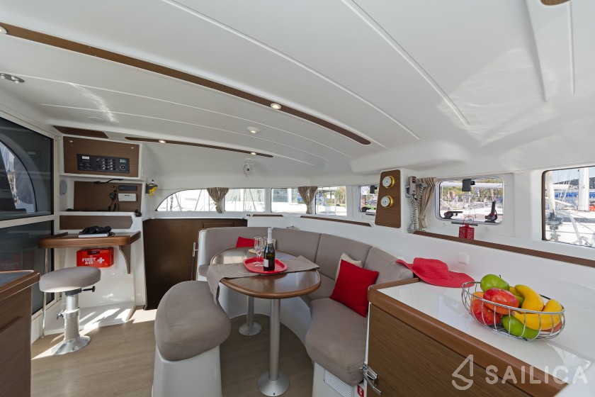 Lagoon 380 - Yacht Charter Sailica