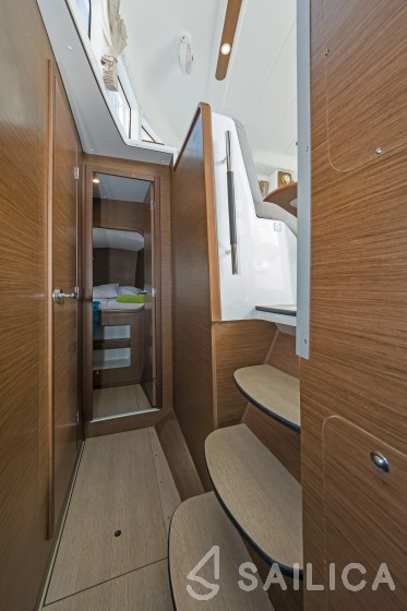 Lagoon 380 - Yacht Charter Sailica