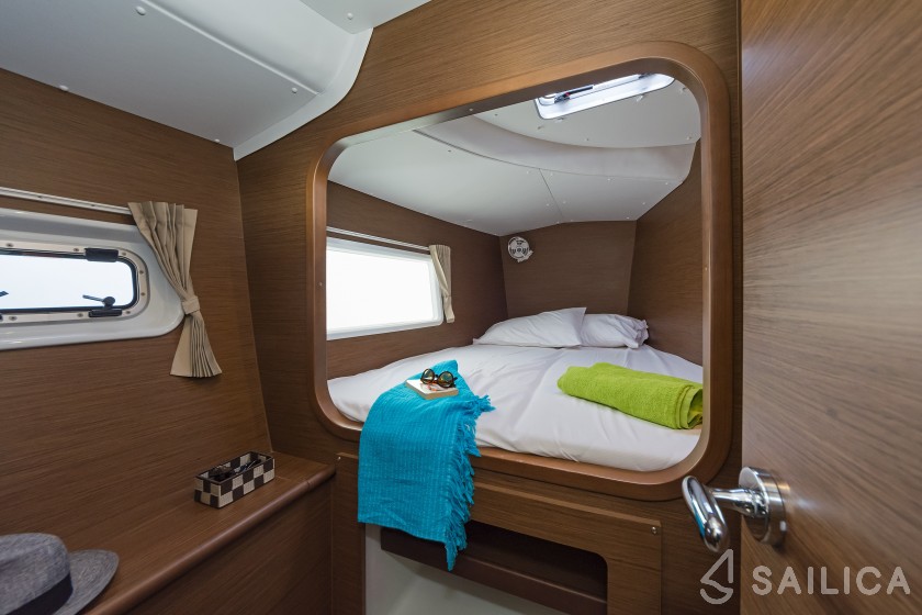 Lagoon 380 - Yacht Charter Sailica