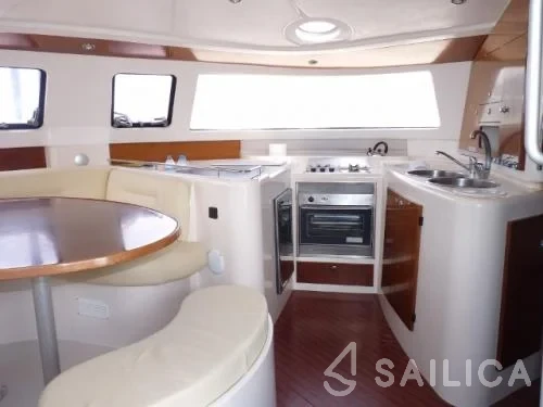 Belize 43 - Yacht Charter Sailica