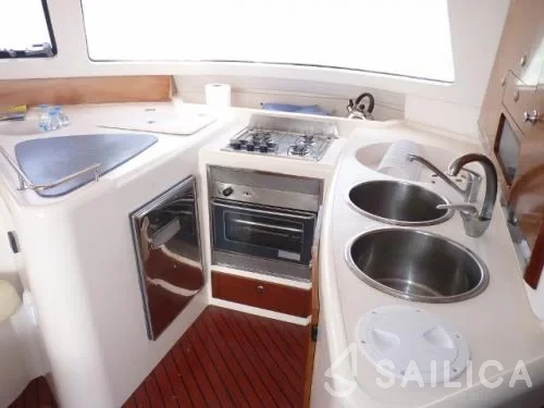Belize 43 - Yacht Charter Sailica