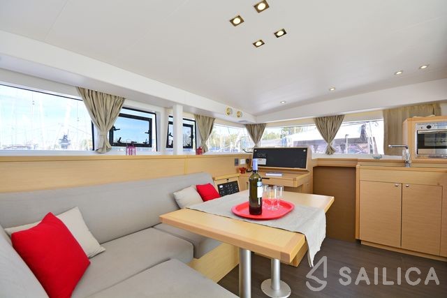 Lagoon 400 S2 - Yacht Charter Sailica