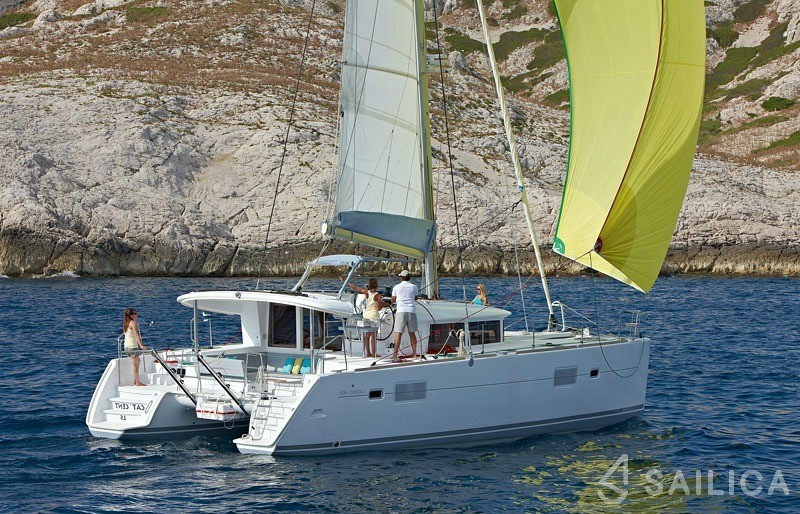 Lagoon 400 S2 - Yacht Charter Sailica