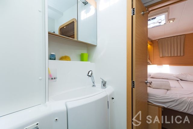 Lagoon 400 S2 - Yacht Charter Sailica