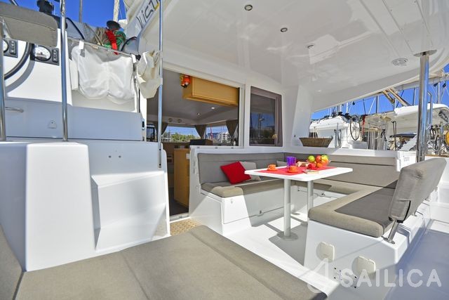 Lagoon 400 S2 - Yacht Charter Sailica