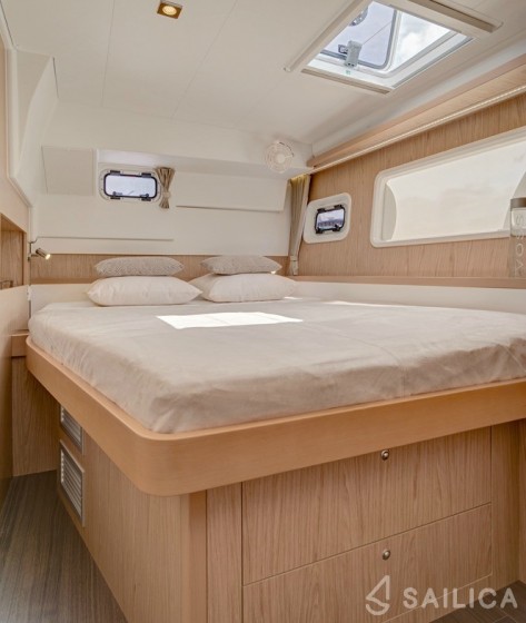 Lagoon 400 S2 - Yacht Charter Sailica