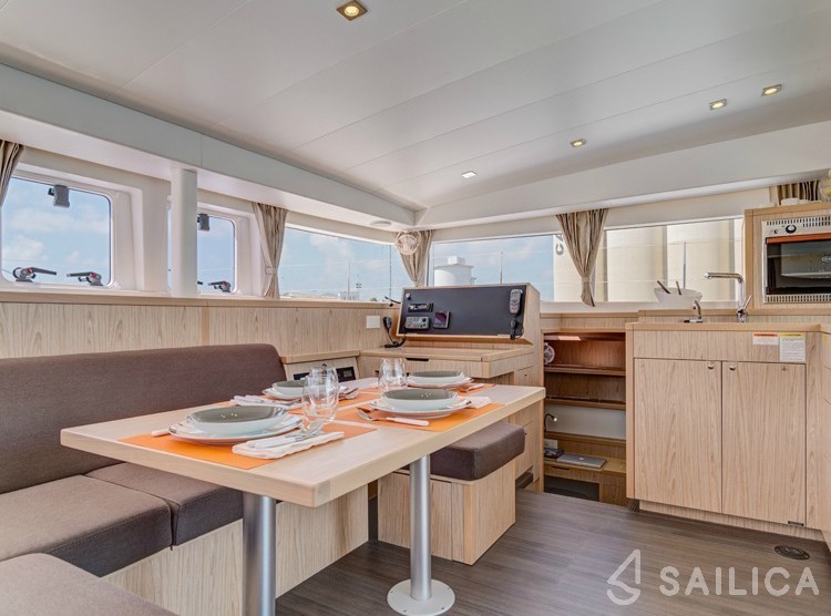 Lagoon 400 S2 - Yacht Charter Sailica