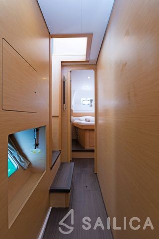 Lagoon 400 S2 - Yacht Charter Sailica