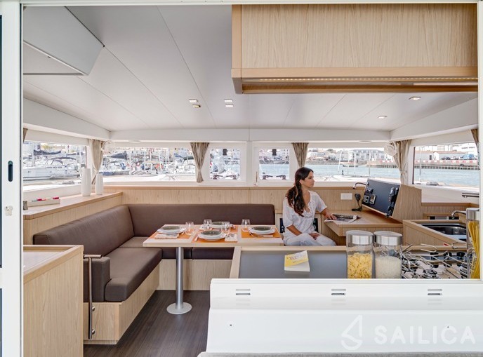 Lagoon 400 S2 - Yacht Charter Sailica