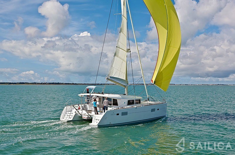 Lagoon 400 S2 - Yacht Charter Sailica