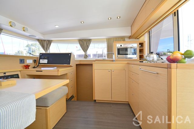 Lagoon 400 S2 - Yacht Charter Sailica
