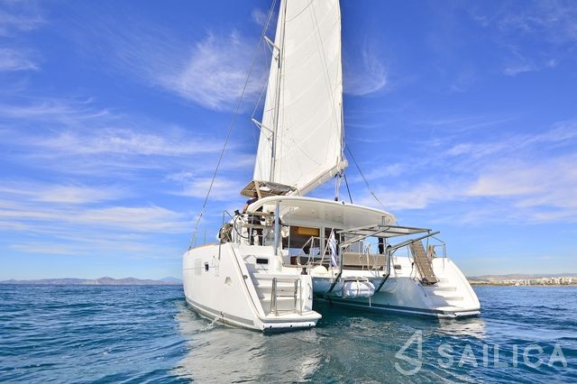 Lagoon 400 S2 - Yacht Charter Sailica