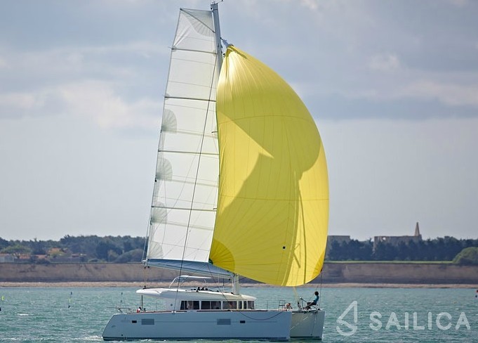 Lagoon 400 S2 - Yacht Charter Sailica