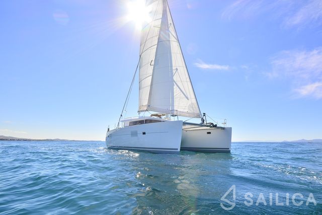 Lagoon 400 S2 - Yacht Charter Sailica