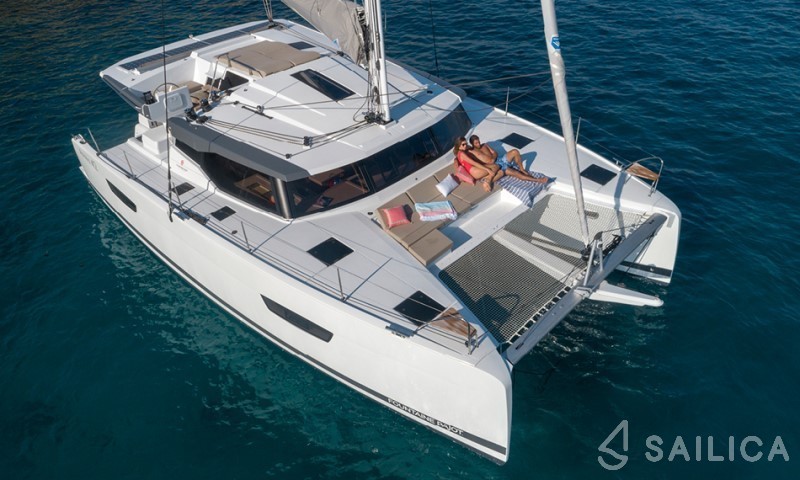Astréa 42 - Yacht Charter Sailica
