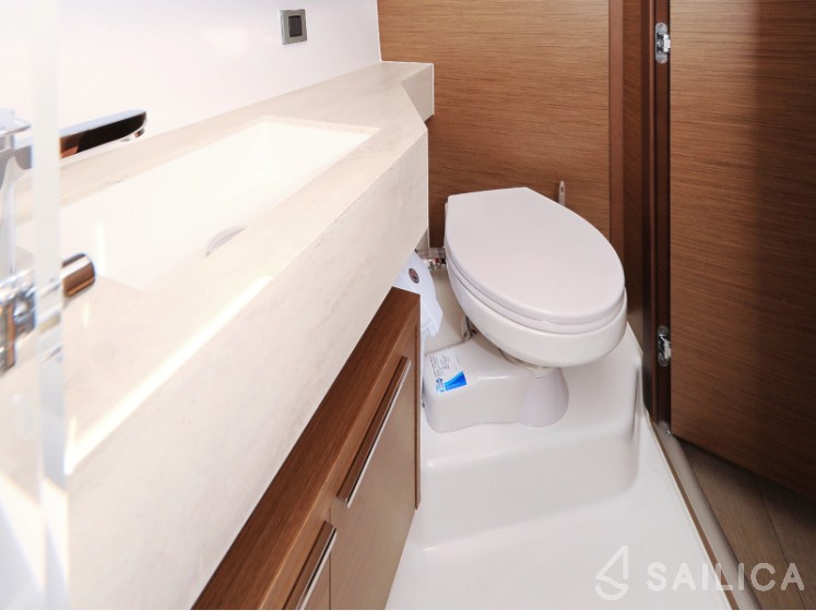 Lagoon 46  - Yacht Charter Sailica