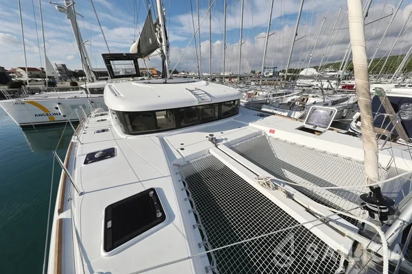 Lagoon 40 - Yacht Charter Sailica