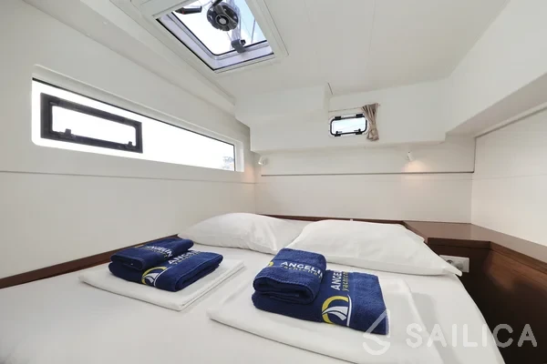Lagoon 40 - Yacht Charter Sailica