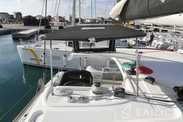 Lagoon 40 - Yacht Charter Sailica