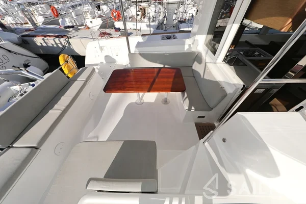 Lagoon 40 - Yacht Charter Sailica