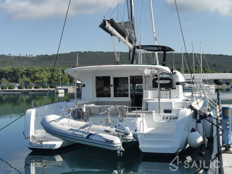 Lagoon 40 - Yacht Charter Sailica