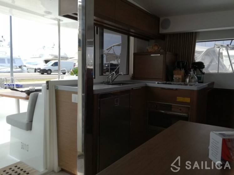 Lagoon 40 - Yacht Charter Sailica