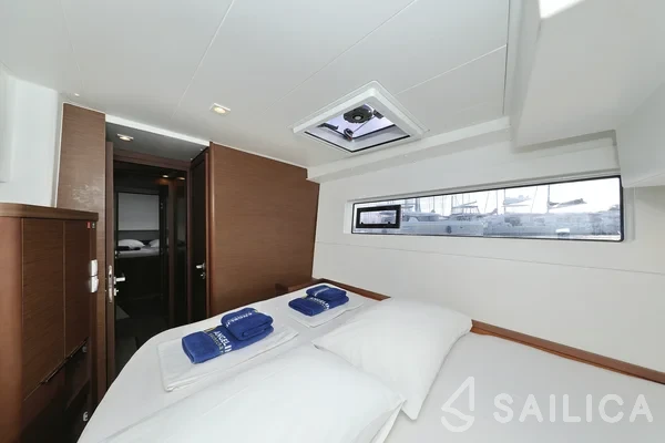 Lagoon 40 - Yacht Charter Sailica