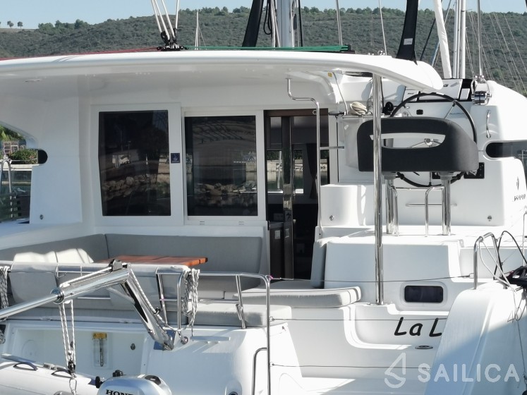 Lagoon 40 - Yacht Charter Sailica