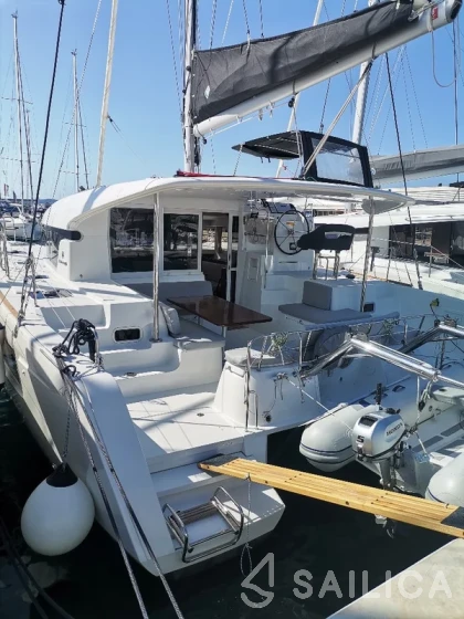 Lagoon 40 - Yacht Charter Sailica