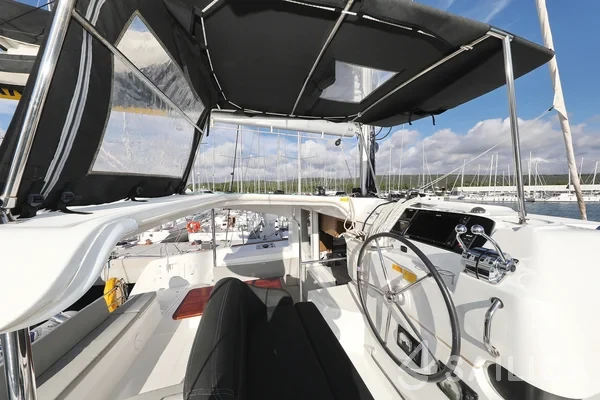 Lagoon 40 - Yacht Charter Sailica