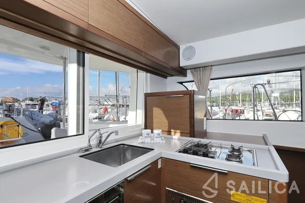 Lagoon 40 - Yacht Charter Sailica