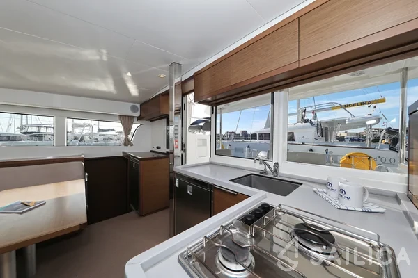 Lagoon 40 - Yacht Charter Sailica